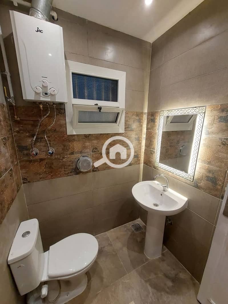 8 6e4f63a4-32ec-41ba-ae5b-b6cad17b71d5. jpeg