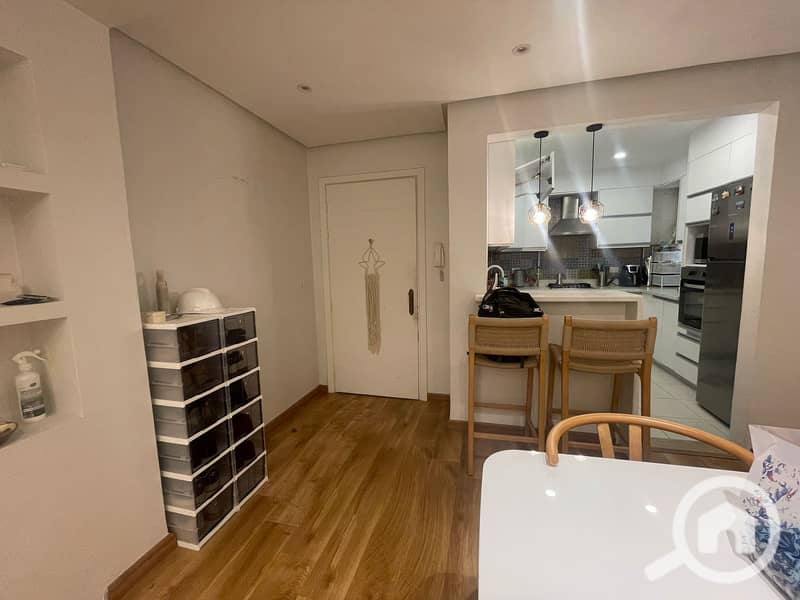 12 827ec35f-b0da-4bf8-a077-0abbc2eceed2. jpg