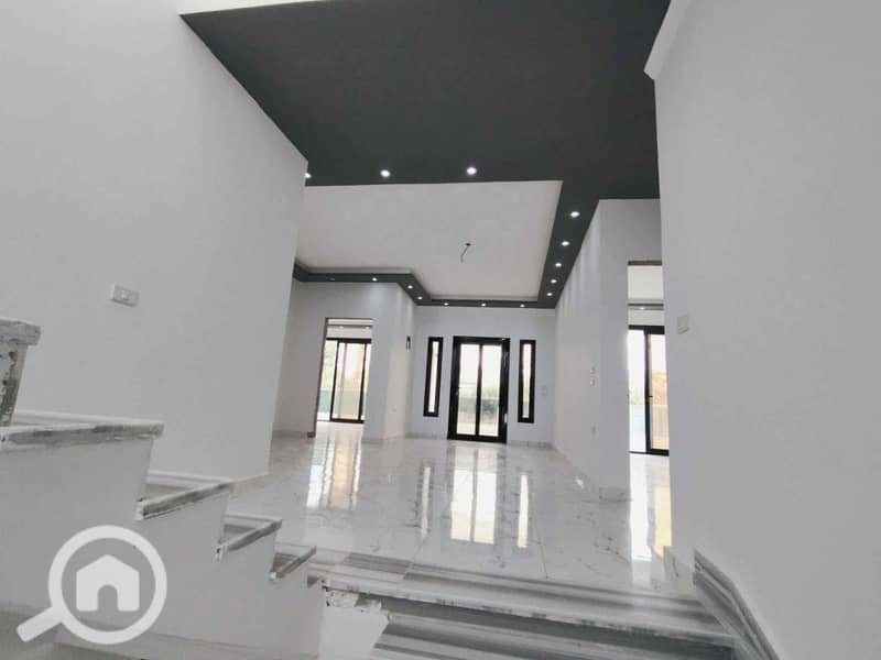 11 379945b0-5a25-41ba-b57d-c2c452984a3c. jpg