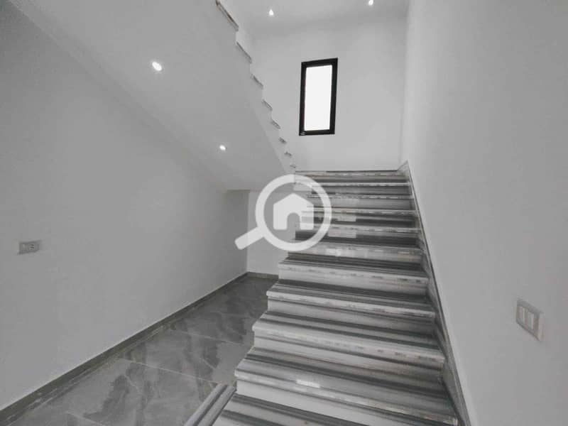 13 45979754-bcd7-445e-bc78-af8e05978c7e. jpg