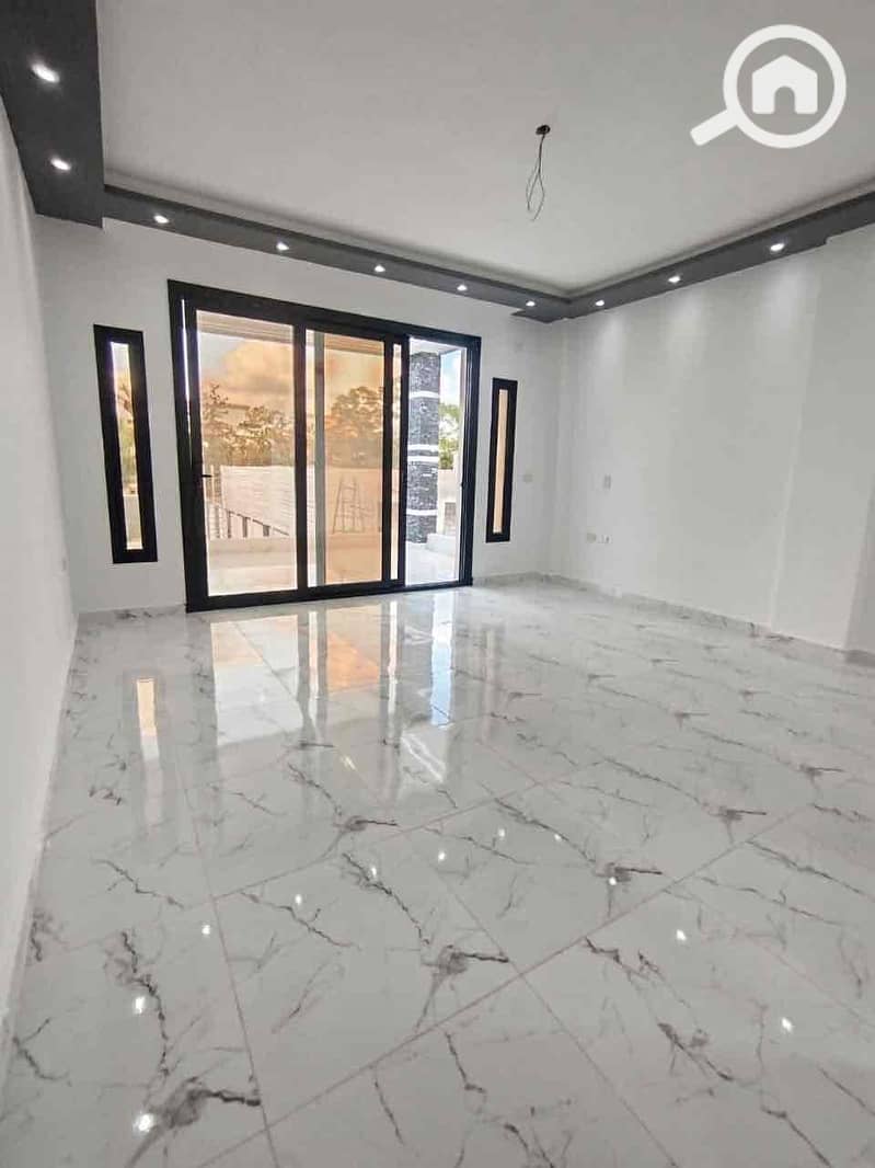 19 92b1eb4f-7f8d-4646-8c56-975cbfb3343e. jpg