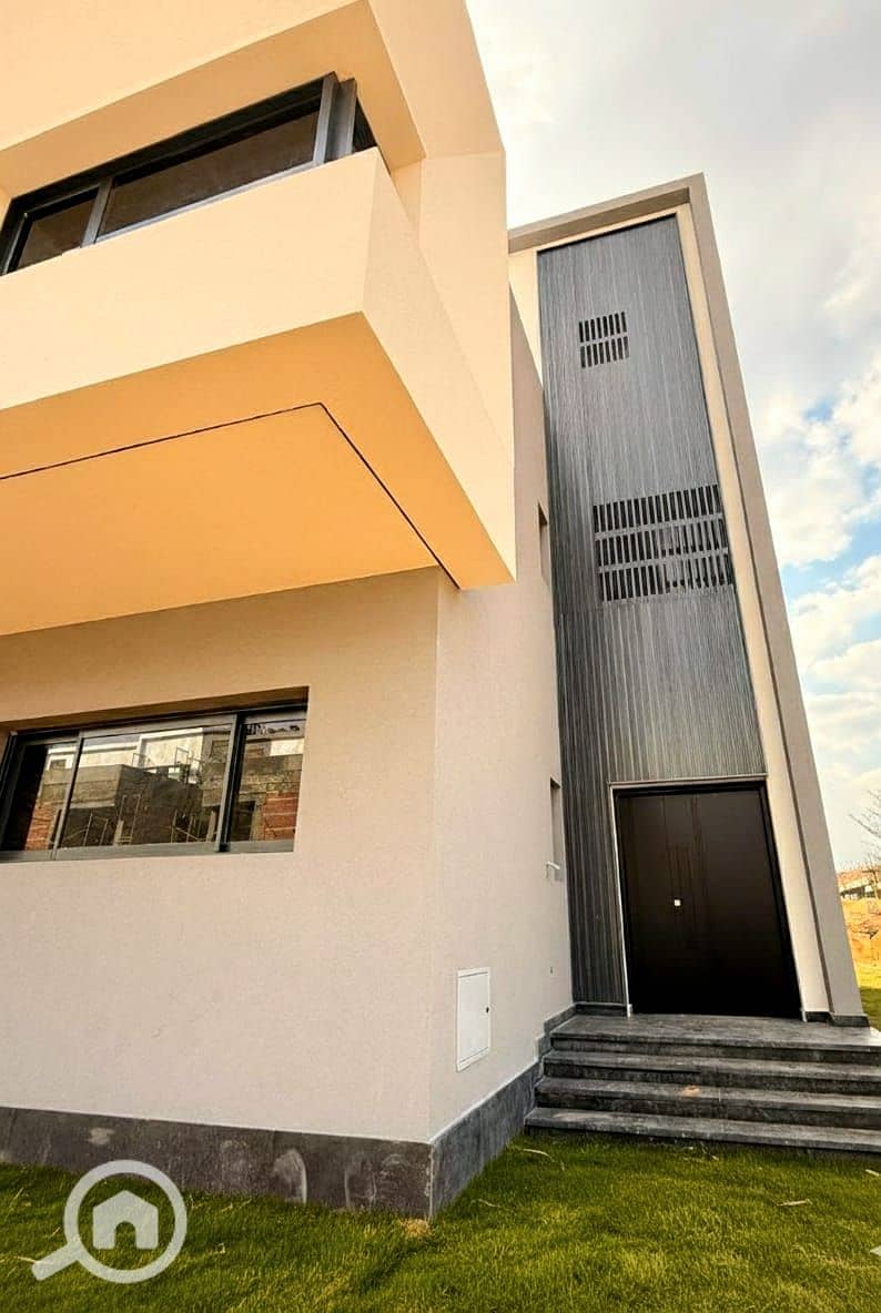 2 d3f5513a-7221-40a3-bac1-13f5d1ae7161. jpeg