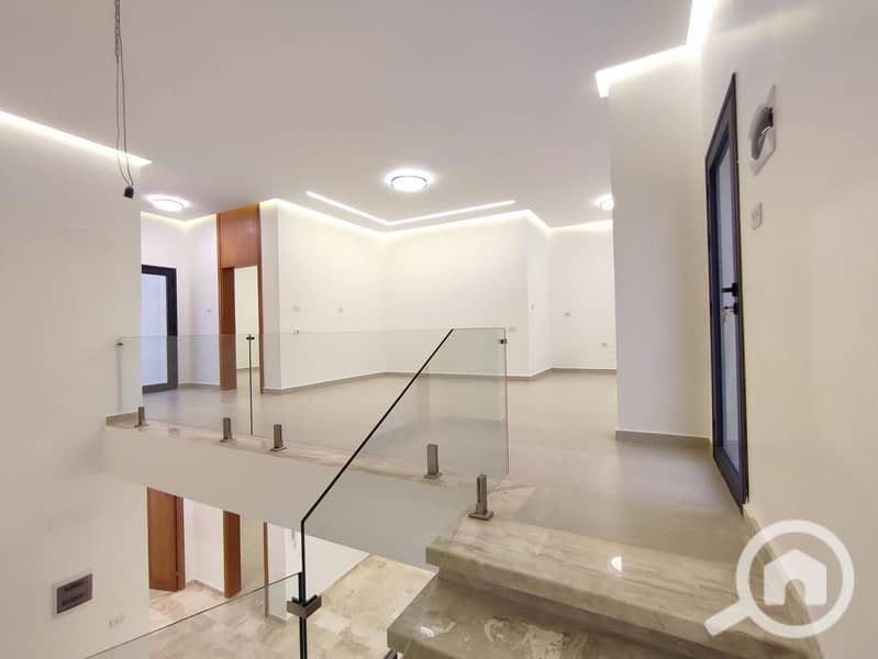 4 33848063-a86b-42f2-b7d5-623b495c2ff2. jpeg