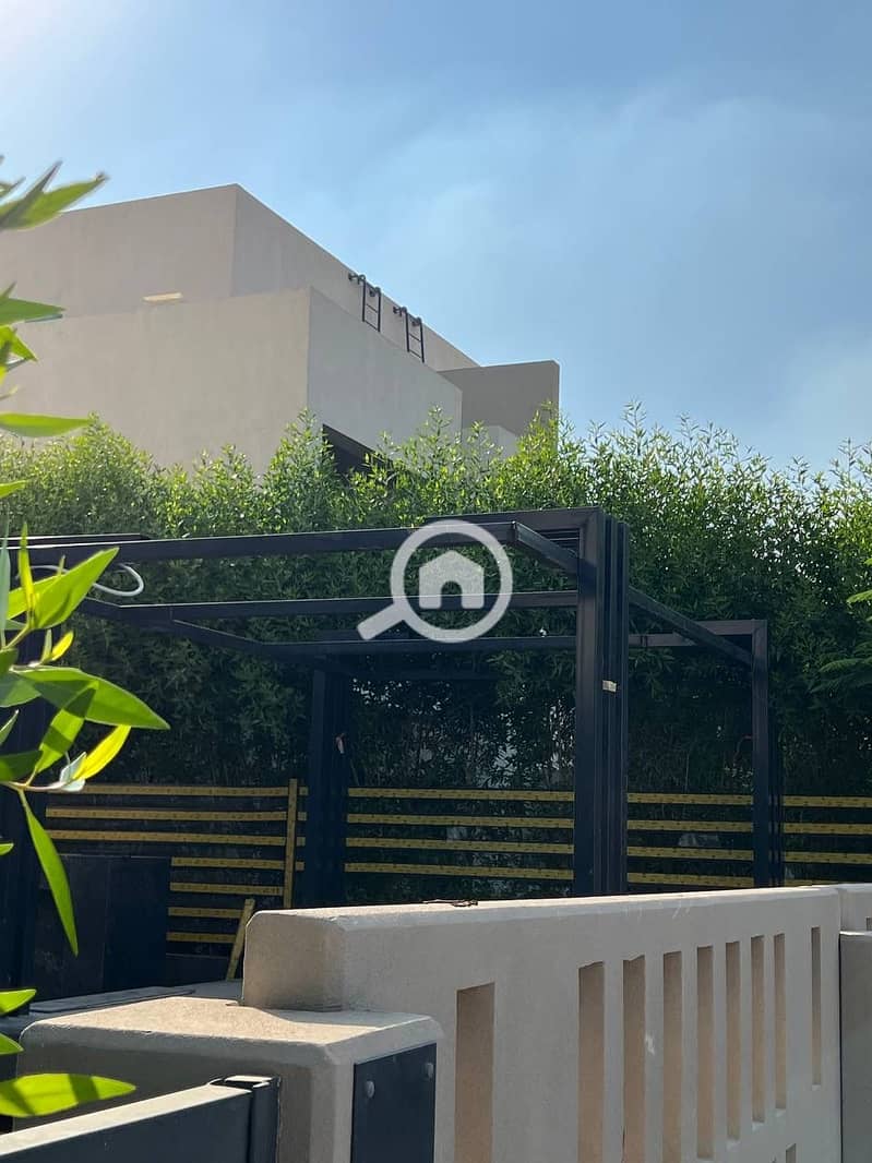 10 8f79022c-8720-4ce6-9dfa-7e706d3c6890. jpeg