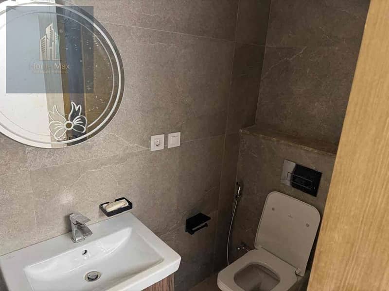 3 0e6f2aee-e8f7-4b44-ae1e-7ff9bb4b81aa. jpg