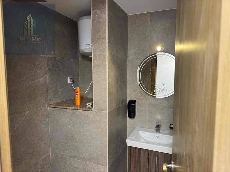 5 b84fe465-a376-4e2f-9252-dc9000983471. jpg