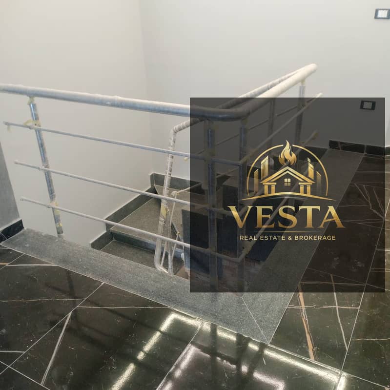 12 88a5d98c-b8ce-49df-9474-2ff9404a1767. jpg