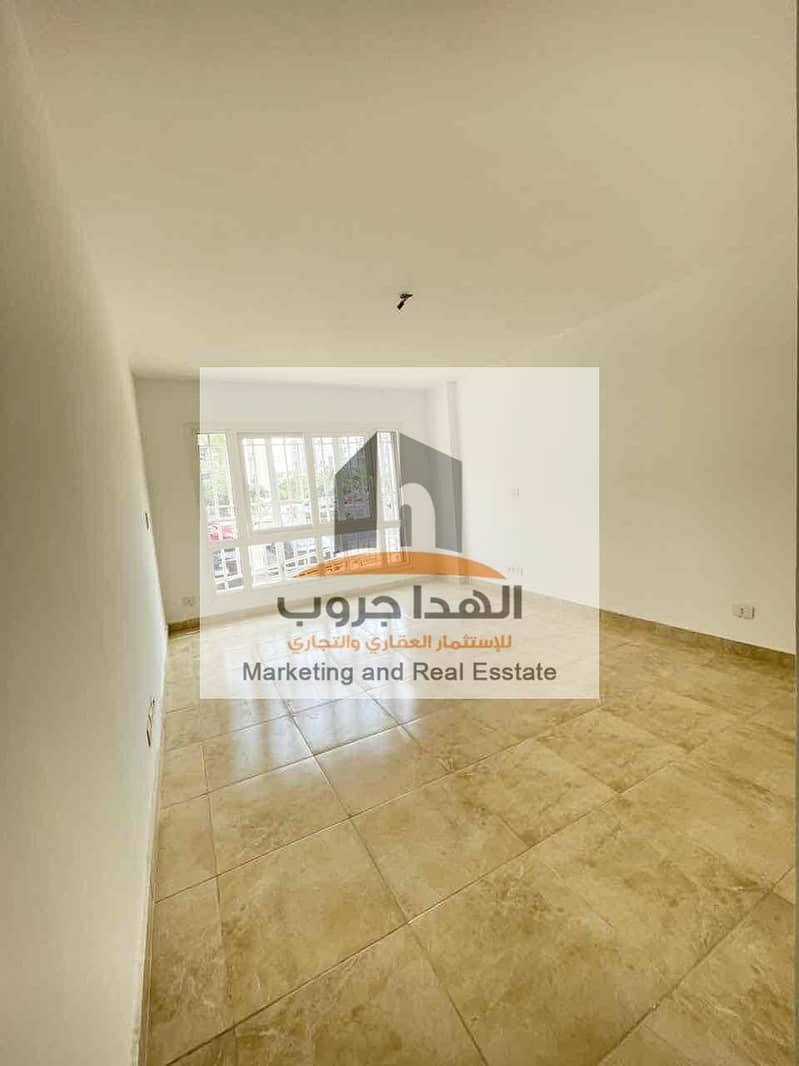 6 032c4b4f-b10e-49c2-8d3c-1681fec3f4a8. jpg