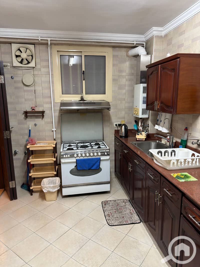 15 e470c9a6-36f1-4f05-a0f5-ad97f3ed3359. jpeg