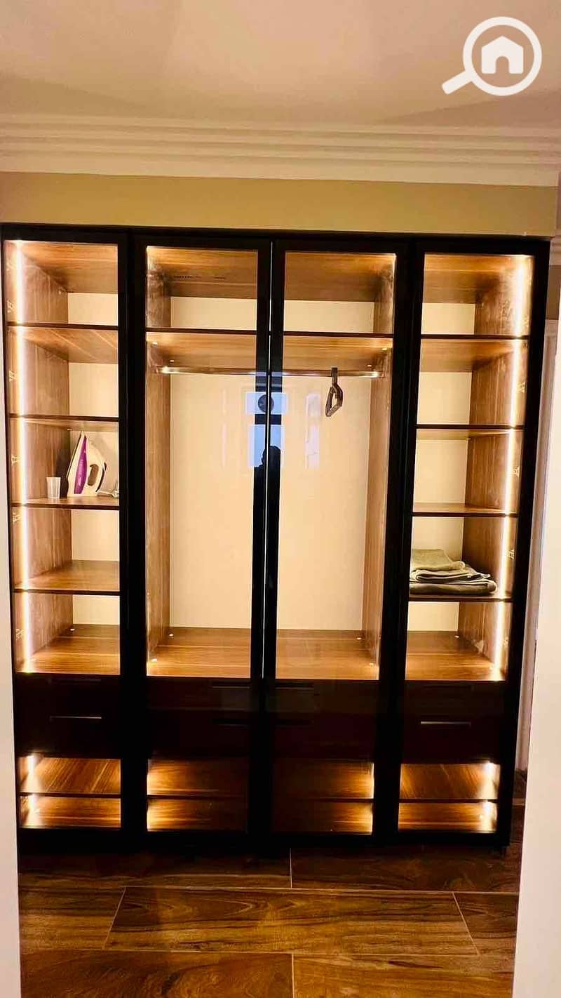 10 858eb080-737a-4fe0-92b7-7565e8c84e48. jpg