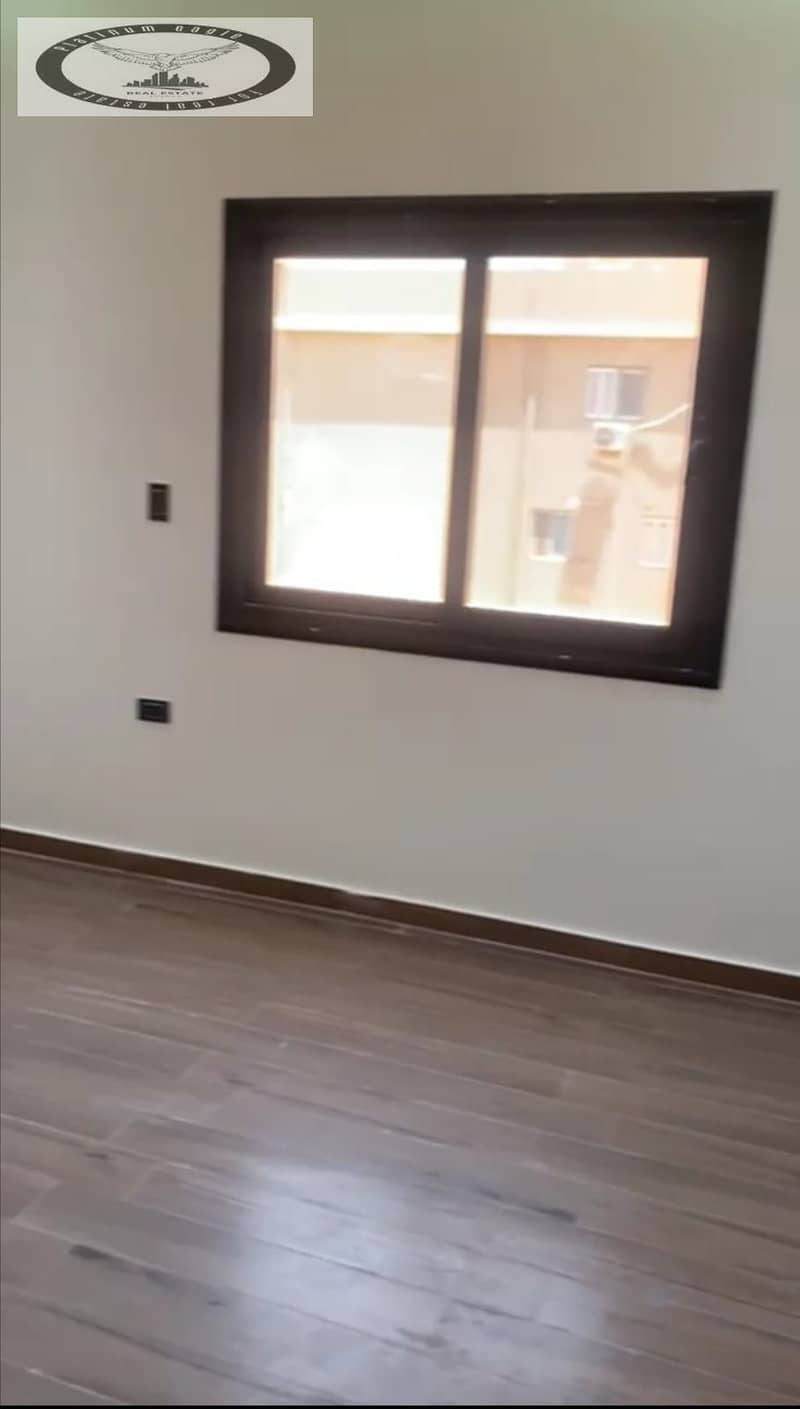 12 199c46dd-6921-493f-9b85-7c1614e9f699. jpg