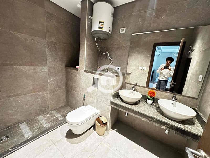 7 b01b2ea6-5c9a-4ede-be5d-0346729c310a. jpg