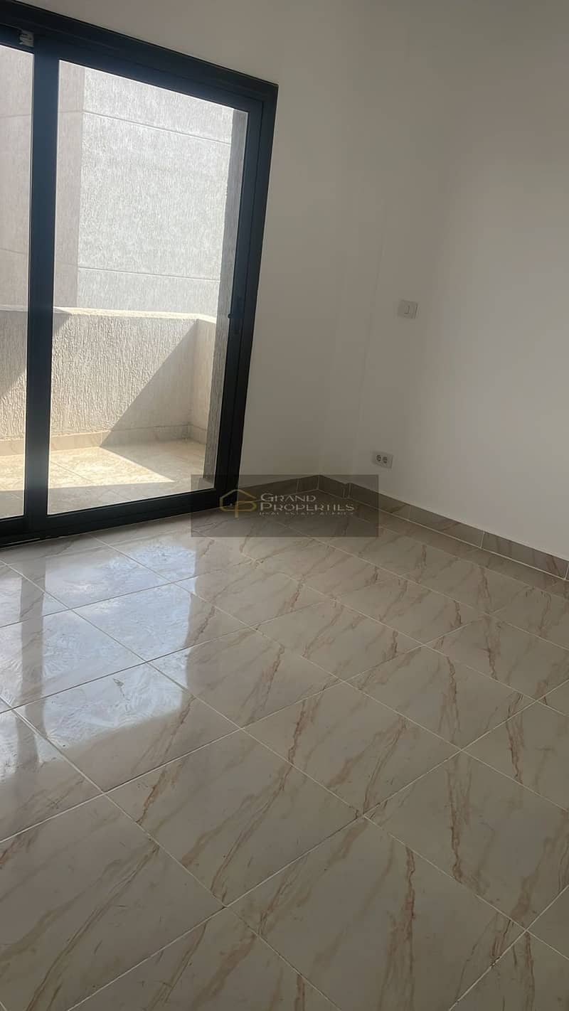 5 4b37aa55-f093-4574-933c-9a24e2b83ce8. jpg