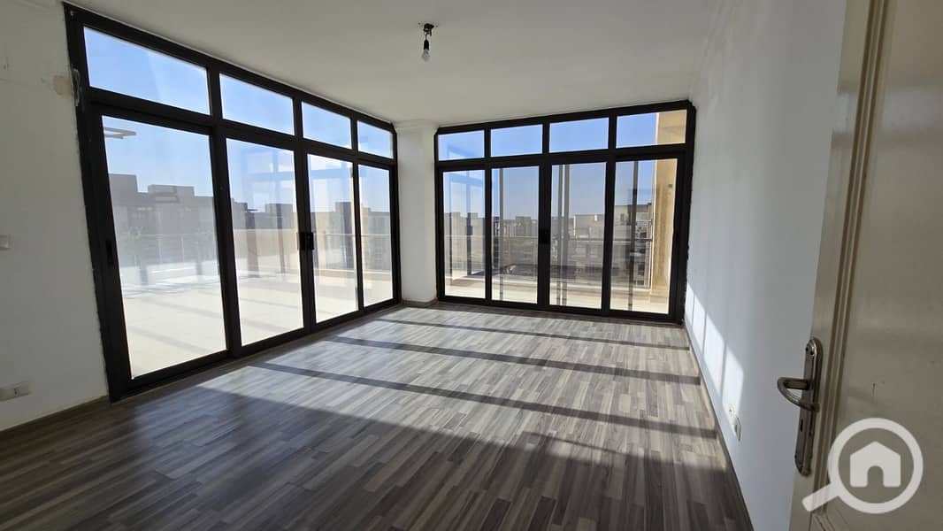 10 d4575715-ba84-473f-9e45-9df700c86cb2. jpg