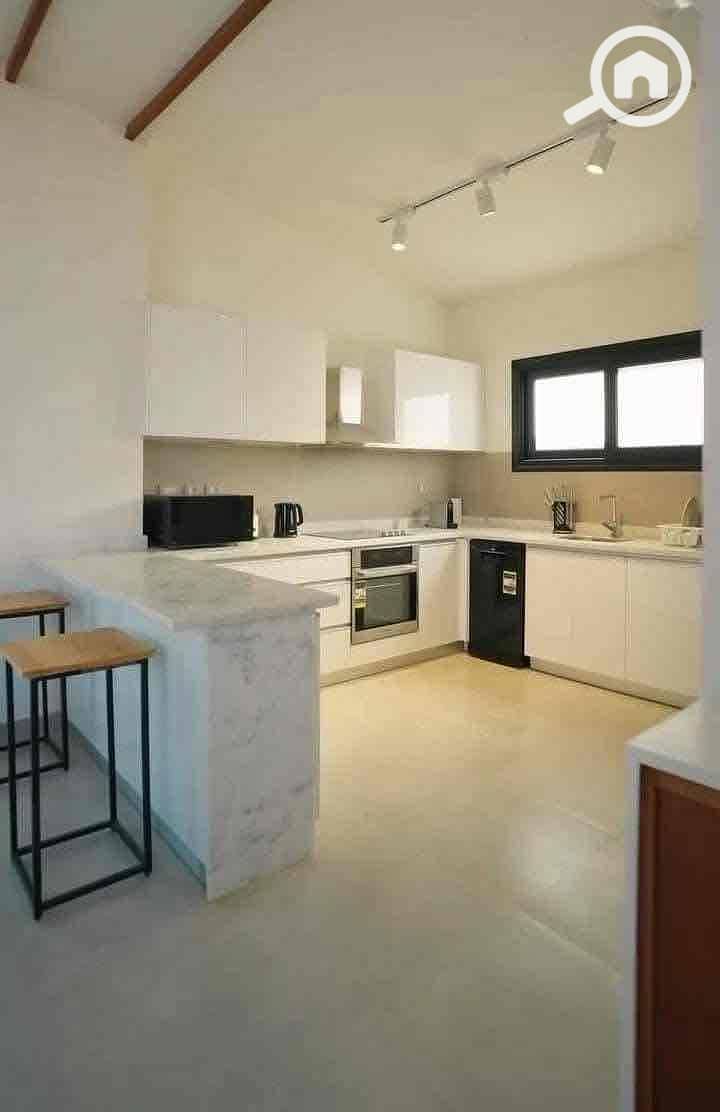 4 4a9ef999-673d-470d-b357-c86f44e3757c. jpg