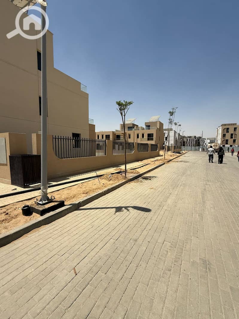 10 c556ffe1-14aa-4162-890c-a93e1f73f242. jpg