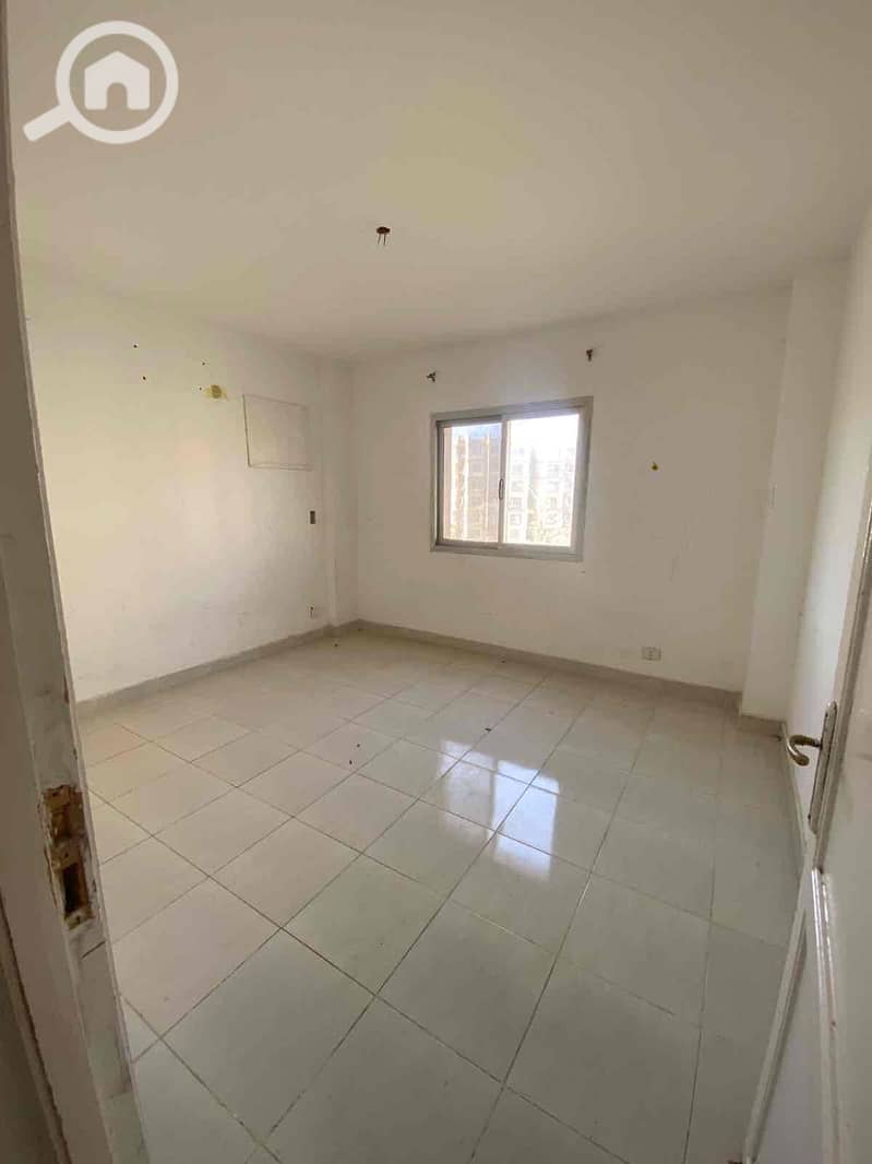 4 272b57ba-026f-4992-ad87-f21a8c69f792. jpg