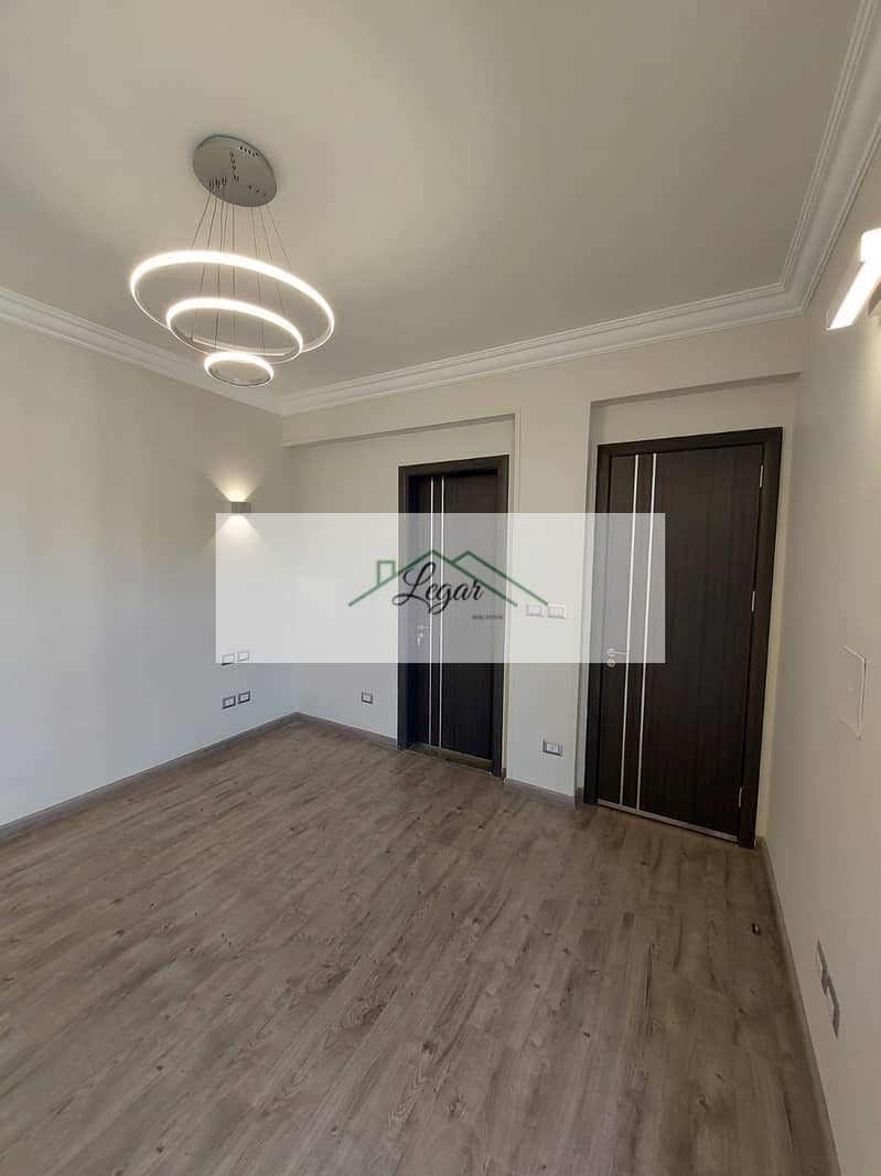 3 a0d27611-8faa-4ecb-bfd8-86575fb2a45a. jpg