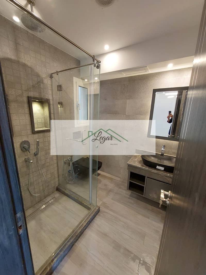 5 f726ec71-49cf-4891-bbf0-7ff010a93888. jpg