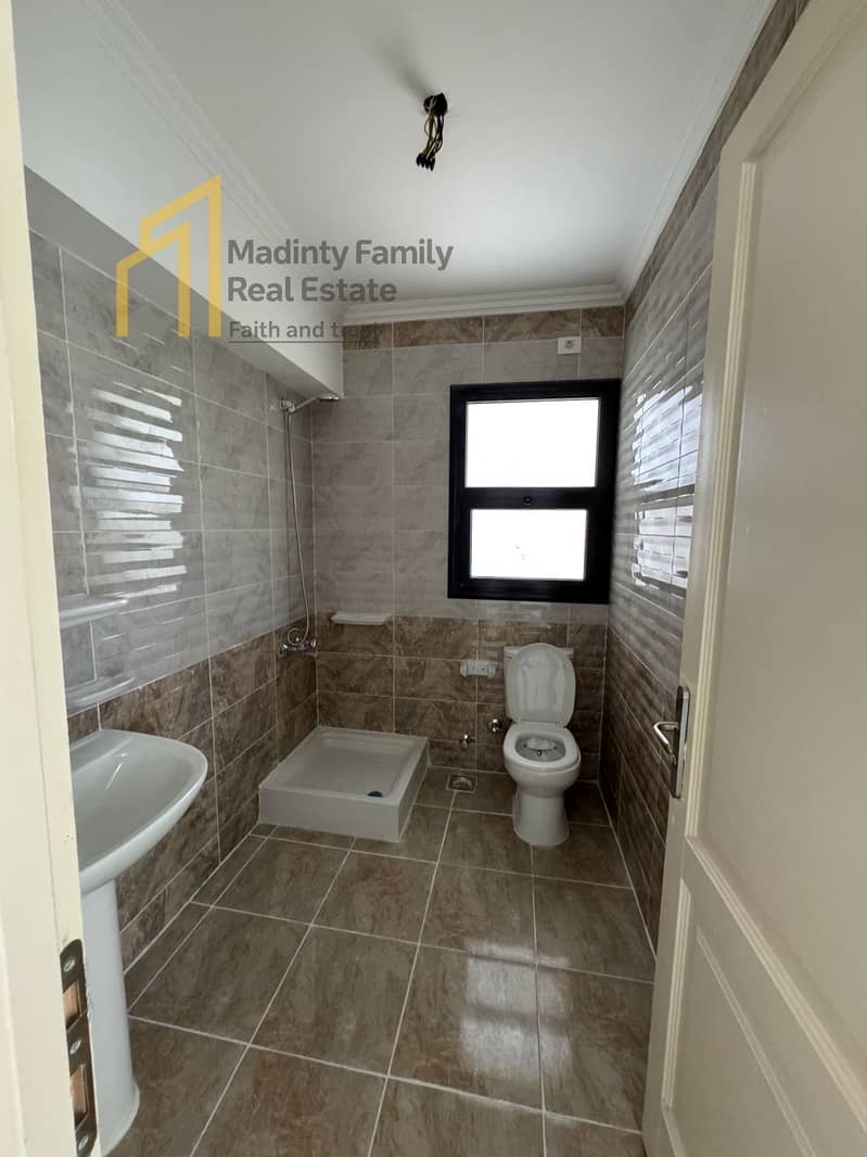 9 WhatsApp Image 2025-12-01 at 15.23. 34 (1). jpeg