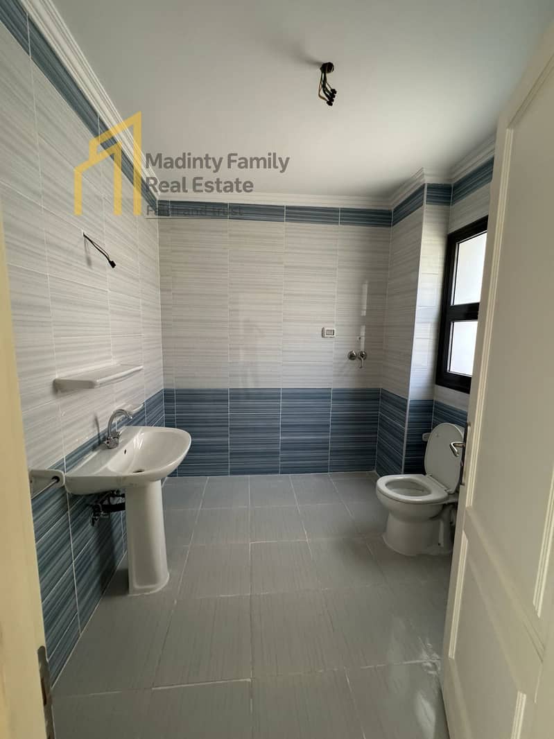 12 WhatsApp Image 2025-12-01 at 15.23. 36 (4). jpeg