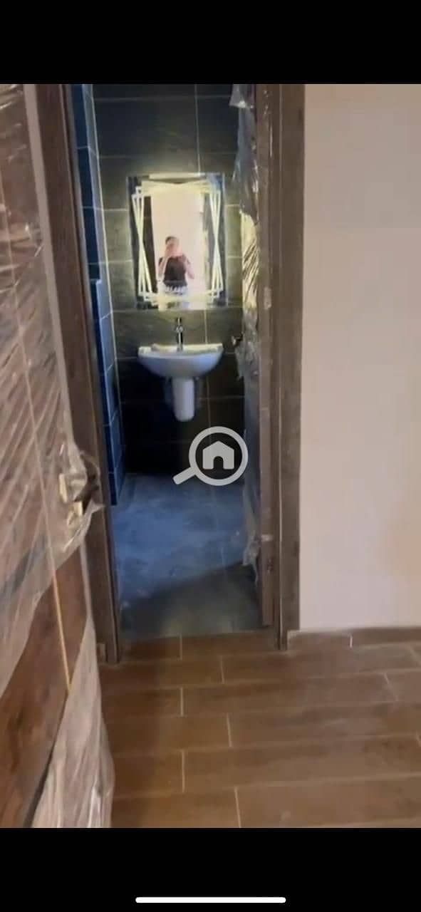 4 51c6e9d7-693b-41a5-a17e-a21e450dc550. jpg