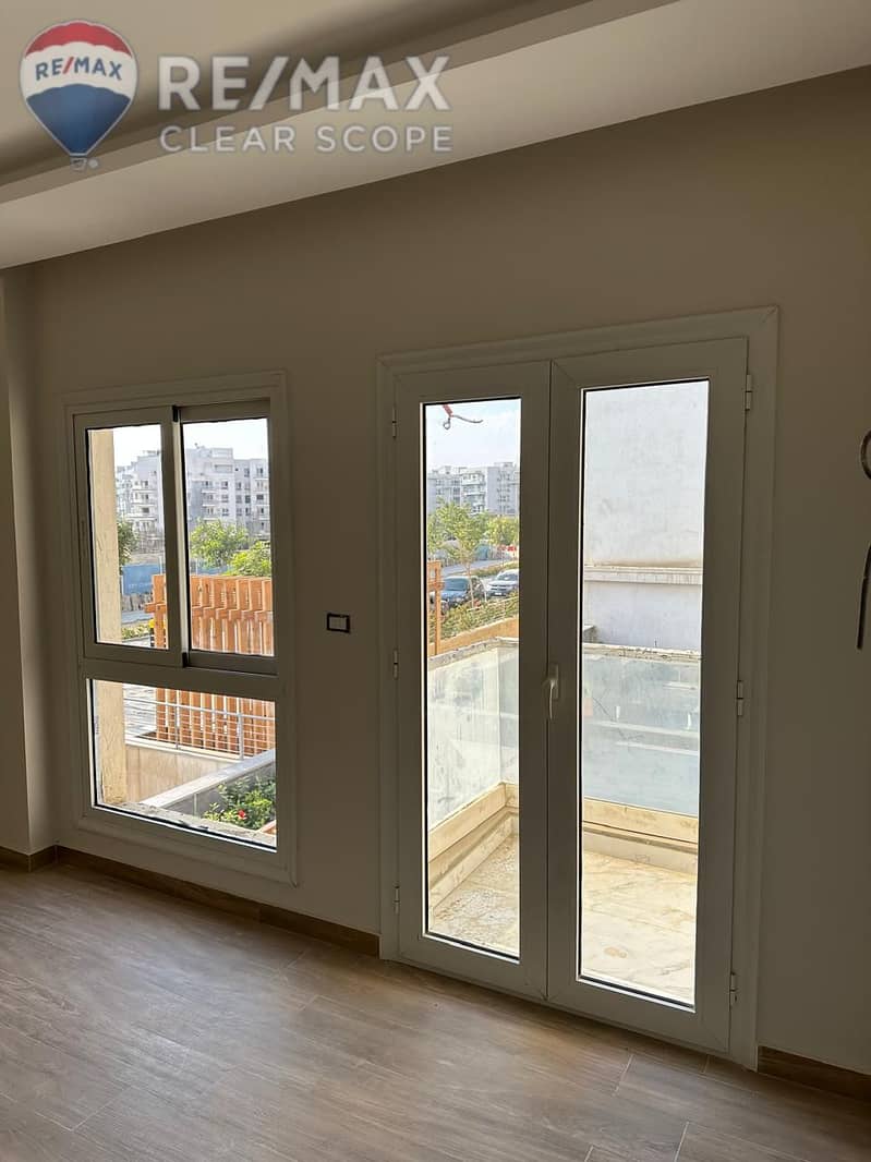 10 c1a9c32b-d895-44be-a776-d02ad72a0f63. jpg