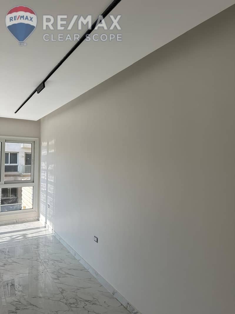 12 d9720cb3-a8cd-401b-8b3d-72f0016a0c0a. jpg