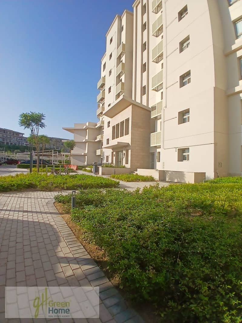 12 a48b4bc0-872d-4045-bbf3-4a3f2b4bb680. jpg