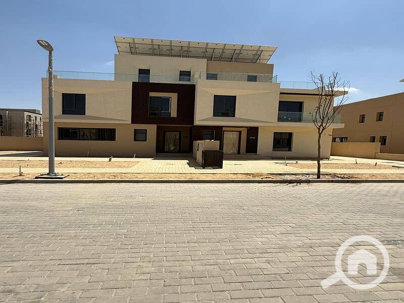 4 6f8efdc7-1f27-4f53-8280-a3a69946daa4. jpg