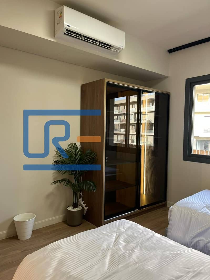 10 841a87ed-2ead-4e39-9a25-d8e86ed86299. jpg