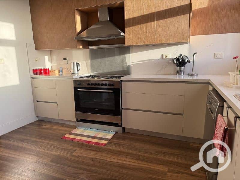 12 0a8135c8-15dc-442e-85b0-8c6c1eda81b3. jpg