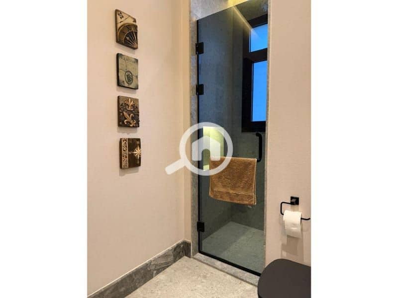 18 27a633c8-8f19-4cf0-b90d-d5c2983b7a76. jpg