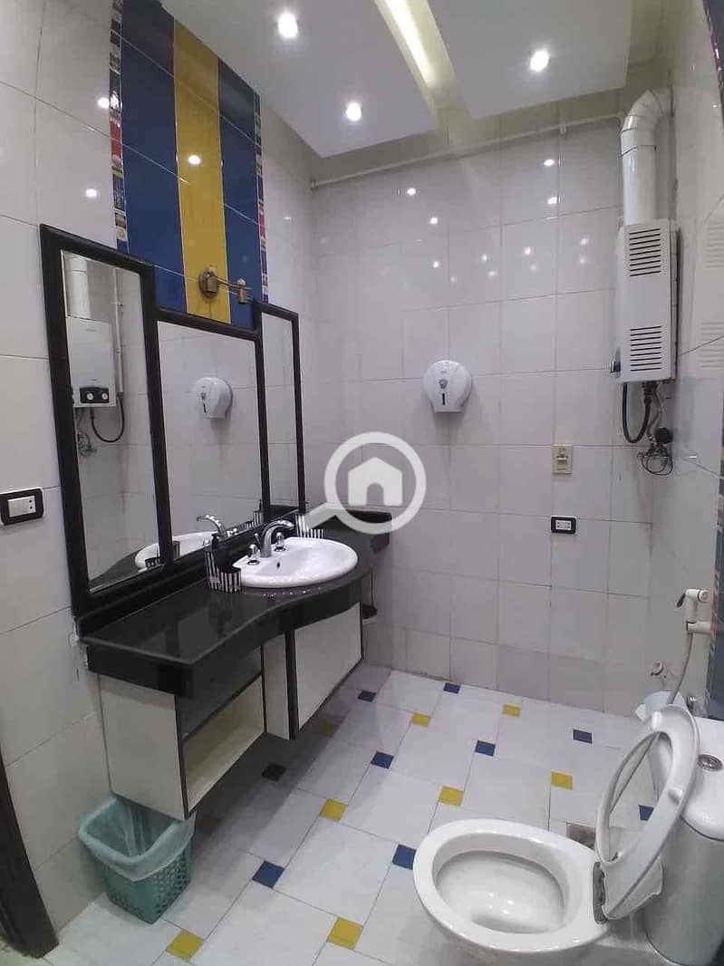 8 ce73b657-dc56-4e63-8500-7e7b252d5256. jpg