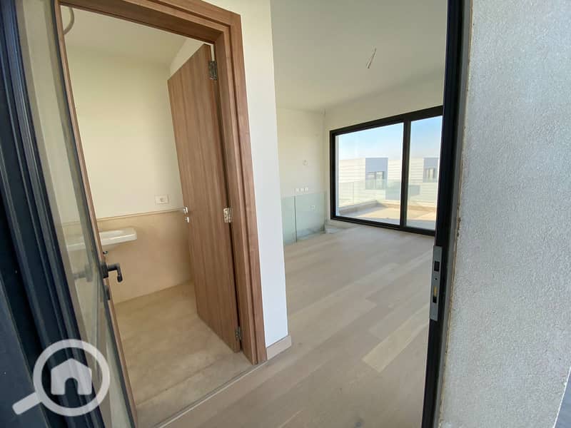 3 0fc25a73-58e2-4512-8bdd-29d52db0c8db. jpeg