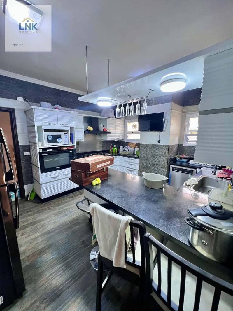 9 a3c1b963-3ad0-42a1-b69e-9df7c848f915. jpg