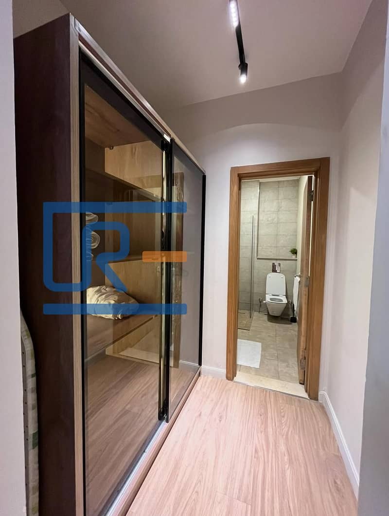 10 791f8d57-fe33-4879-a9a4-52b415764372. jpg