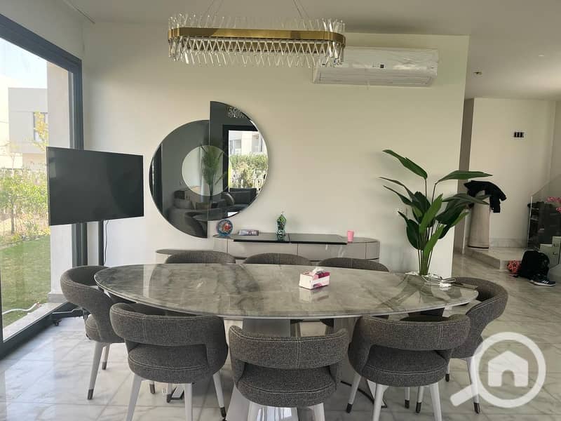 2 7946ec9e-3797-468f-a135-e08f139601fa. jpeg