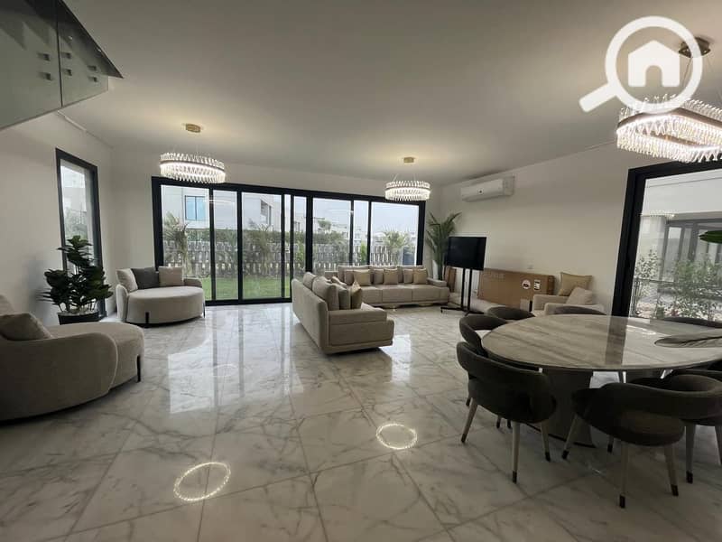 10 73b92b87-80bc-403b-b2ba-a2ab9246969b. jpeg