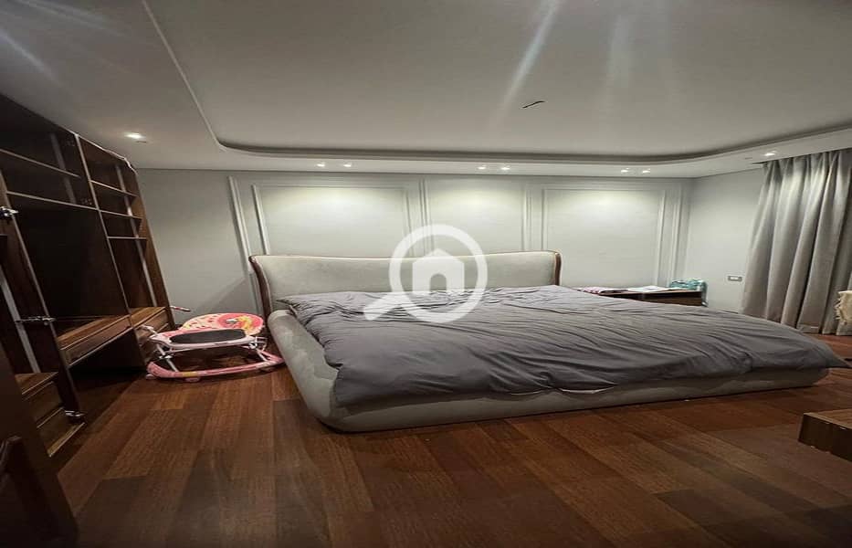 10 21bad159-2029-426c-b05b-d23b46dc55aa. jpg