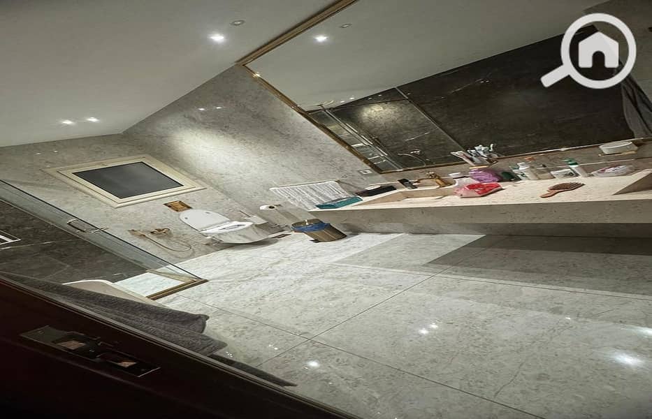 27 e855e044-3c8b-4af1-b4f0-7aaead4ad4f6. jpg