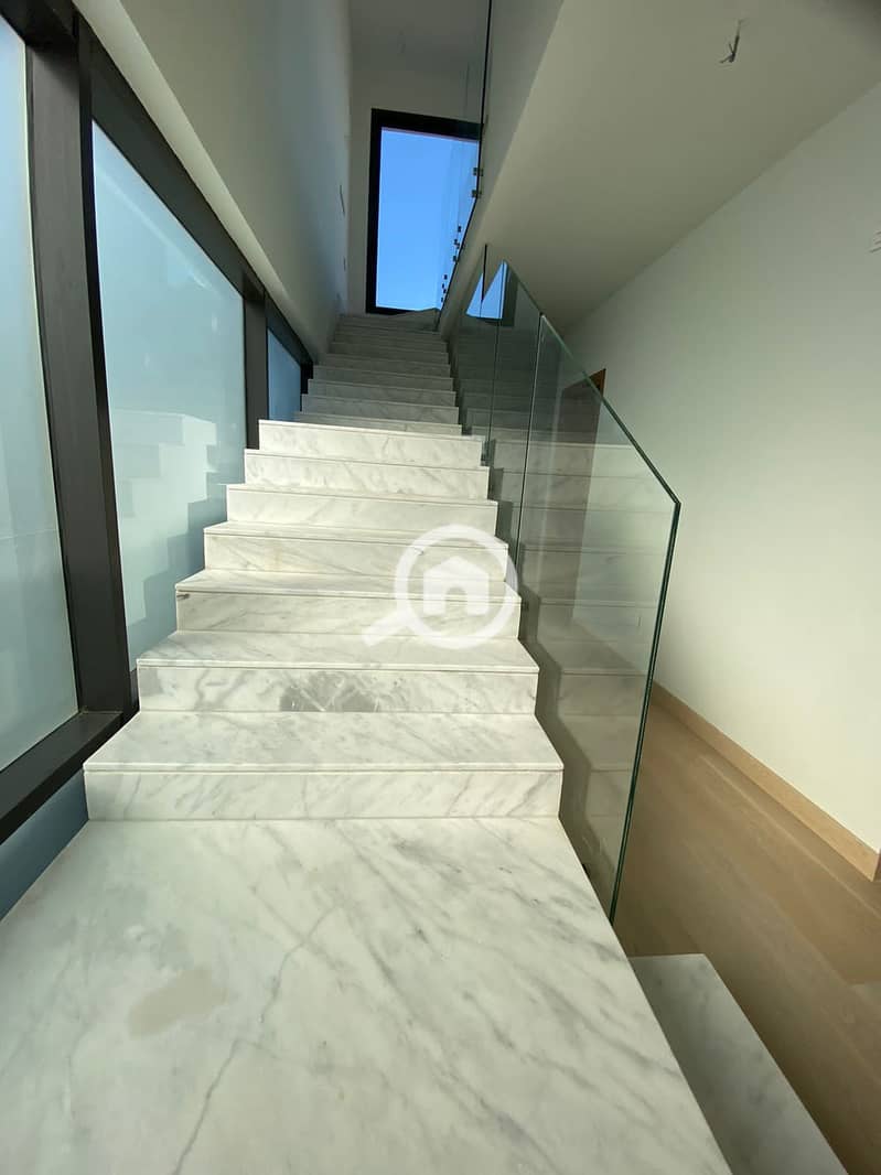 2 db7f3539-b345-4eea-a71d-95c7d88a9313. jpeg