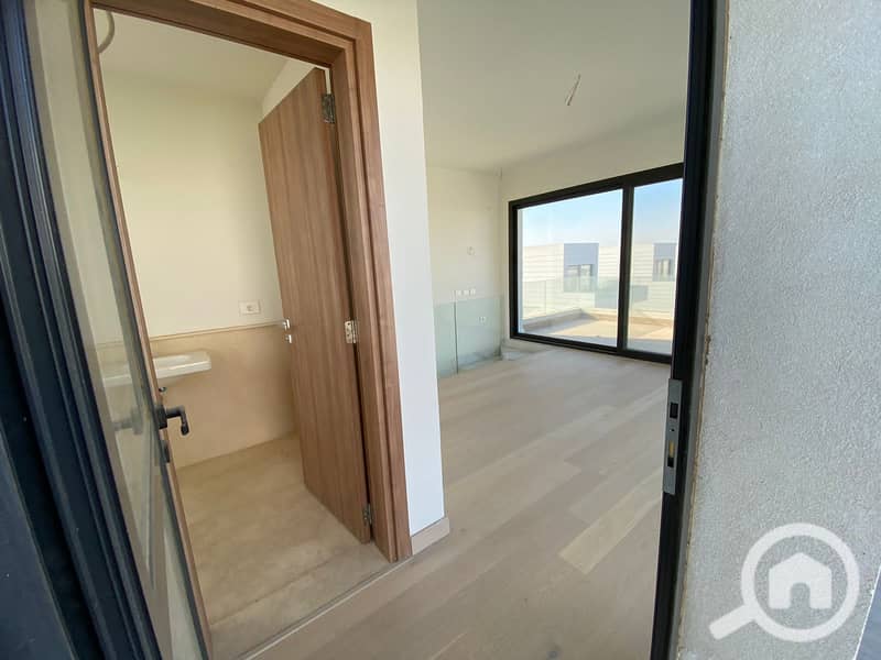 11 0fc25a73-58e2-4512-8bdd-29d52db0c8db. jpeg