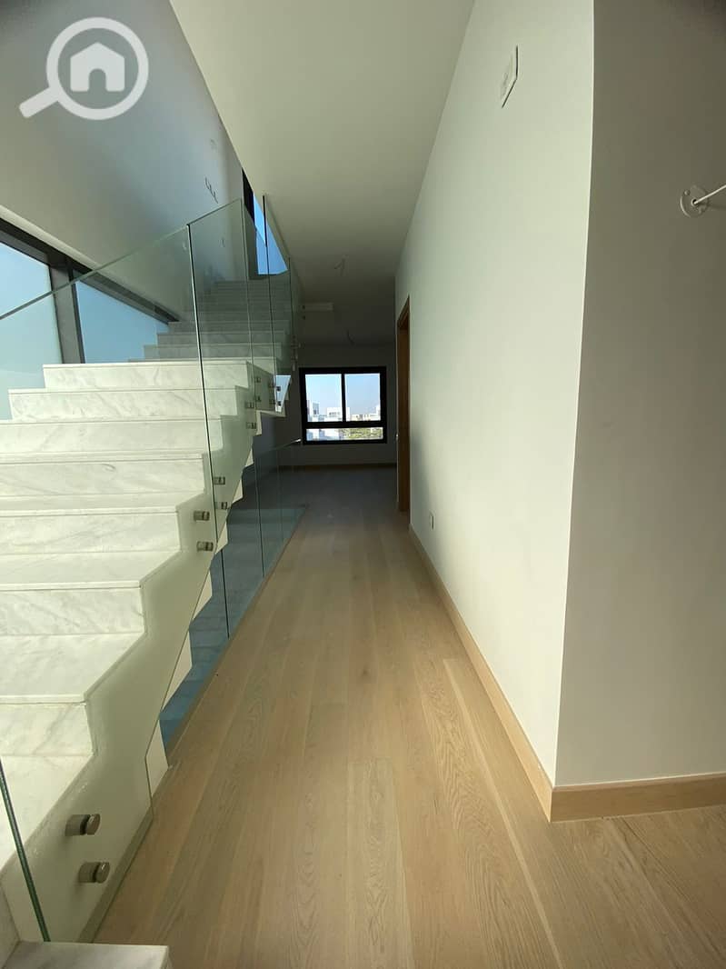 14 6a57b7e4-9d5b-4063-a04c-74c30ed207a1. jpeg