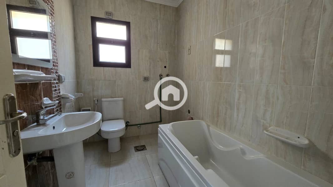 15 e44ca955-ca3c-43a7-953a-016d6fe740e1. jpg