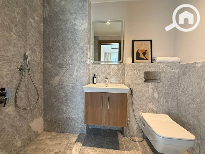 18 f703d94a-d05b-4e1d-b1e4-b5228dcf83b2. jpg