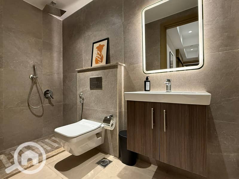 15 c8a9113d-2a50-4df5-96d9-12e599e32b27. jpg