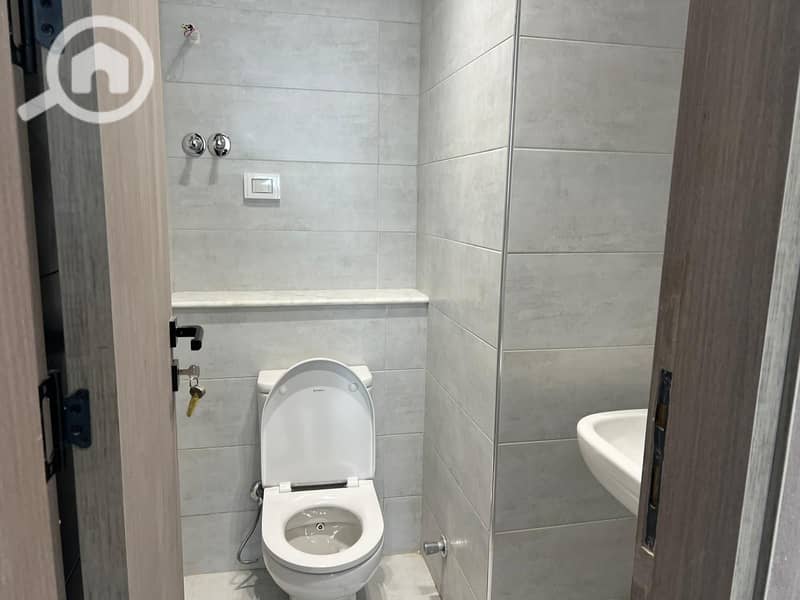 9 38112925-e4d9-4e2f-8248-52c3de20248a. jpg