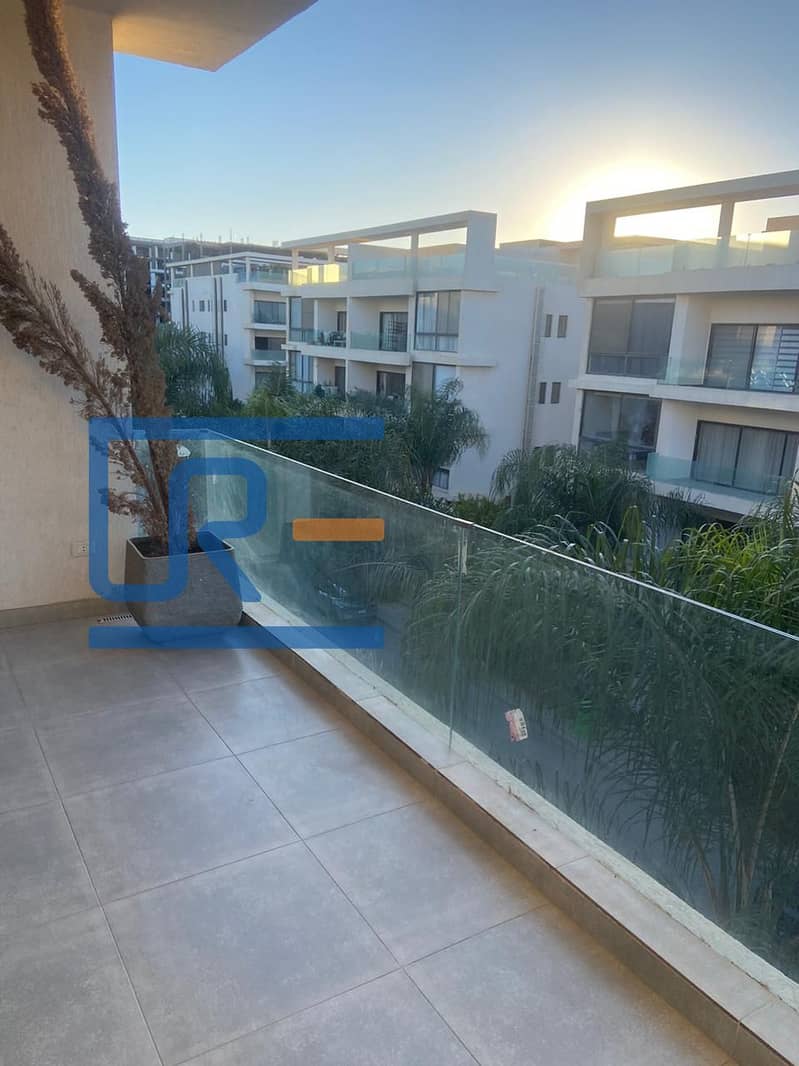 4 067e99cb-6eee-4866-8993-d53ad479256a. jpeg