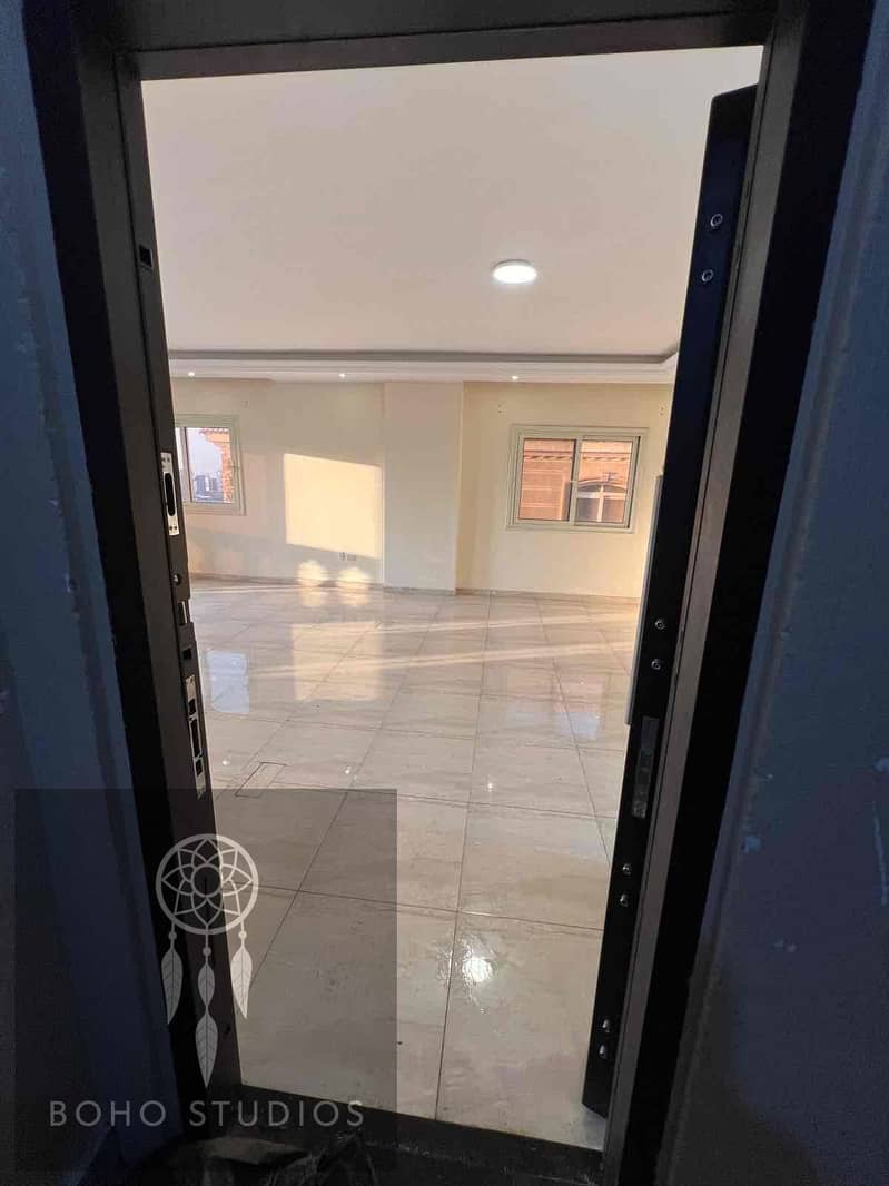 10 0b241997-53e5-4b64-8553-560e7ae241d1. jpg